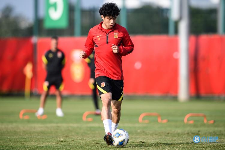 津媒:国足对阿曼延续三中卫战术 或成个别老队员国家队告别演出